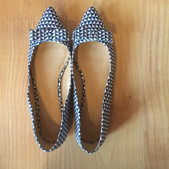 J. Crew Shoes - J. Crew pointed toe navy white flat